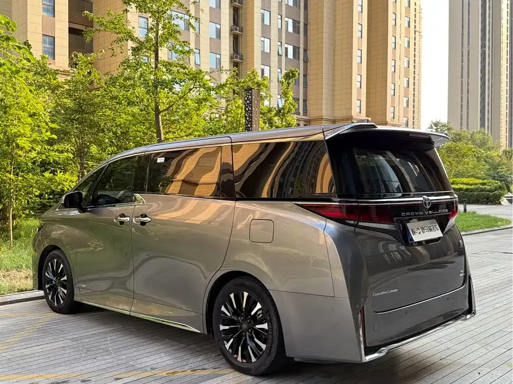 Toyota Vellfire — фото 7
