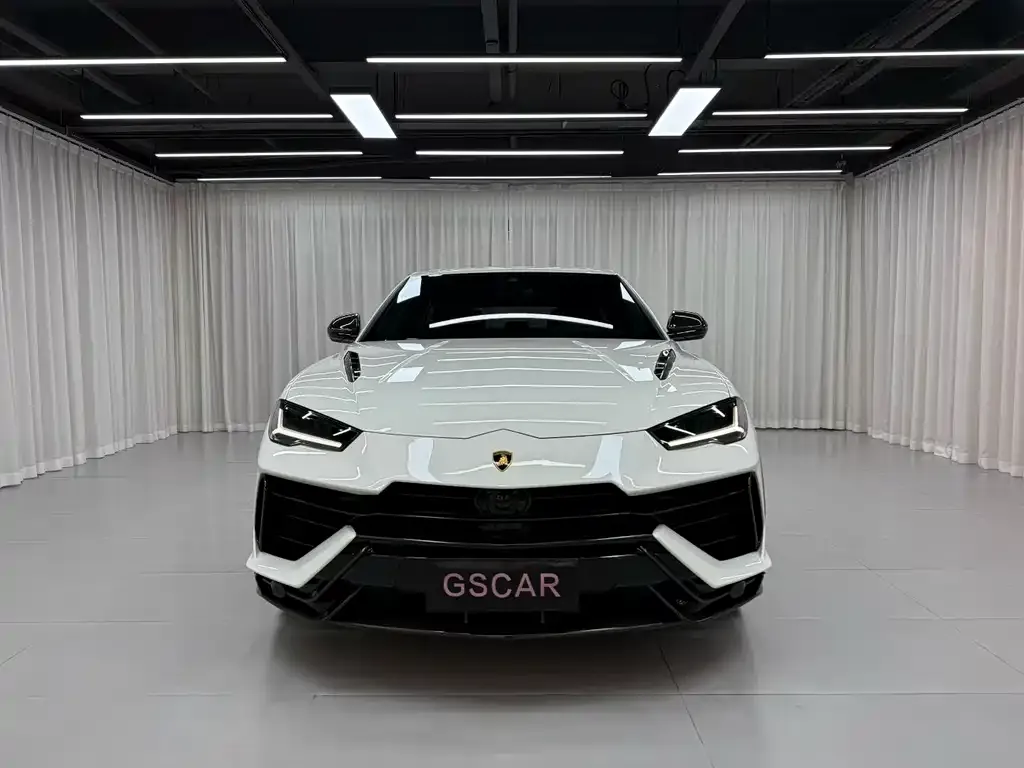 Lamborghini Urus — фото 1