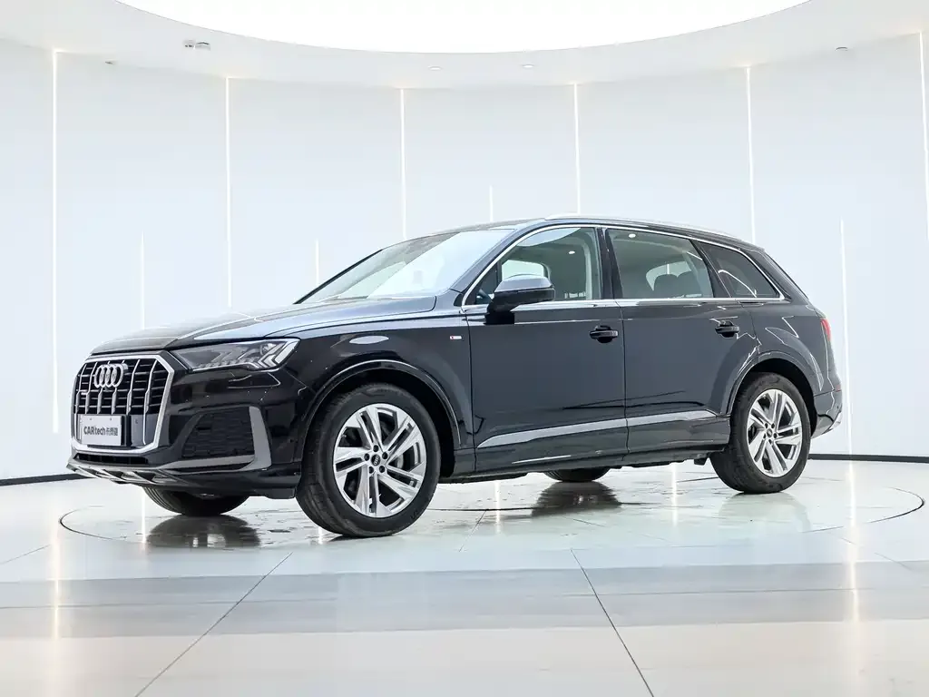 Audi Q7 — фото 1
