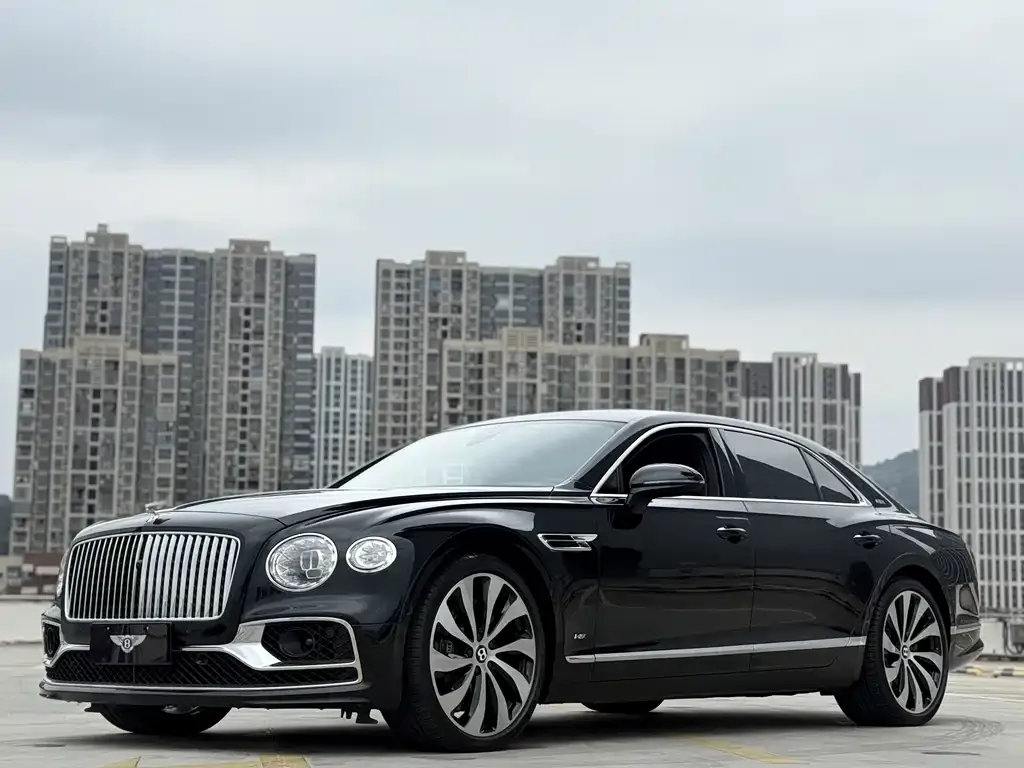 Bentley Flying Spur — фото 1