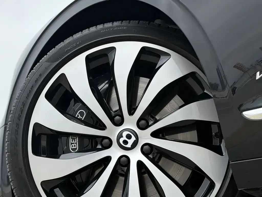 Bentley Flying Spur — фото 6