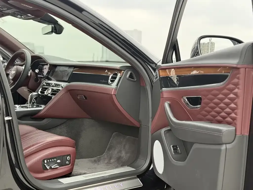 Bentley Flying Spur — фото 9