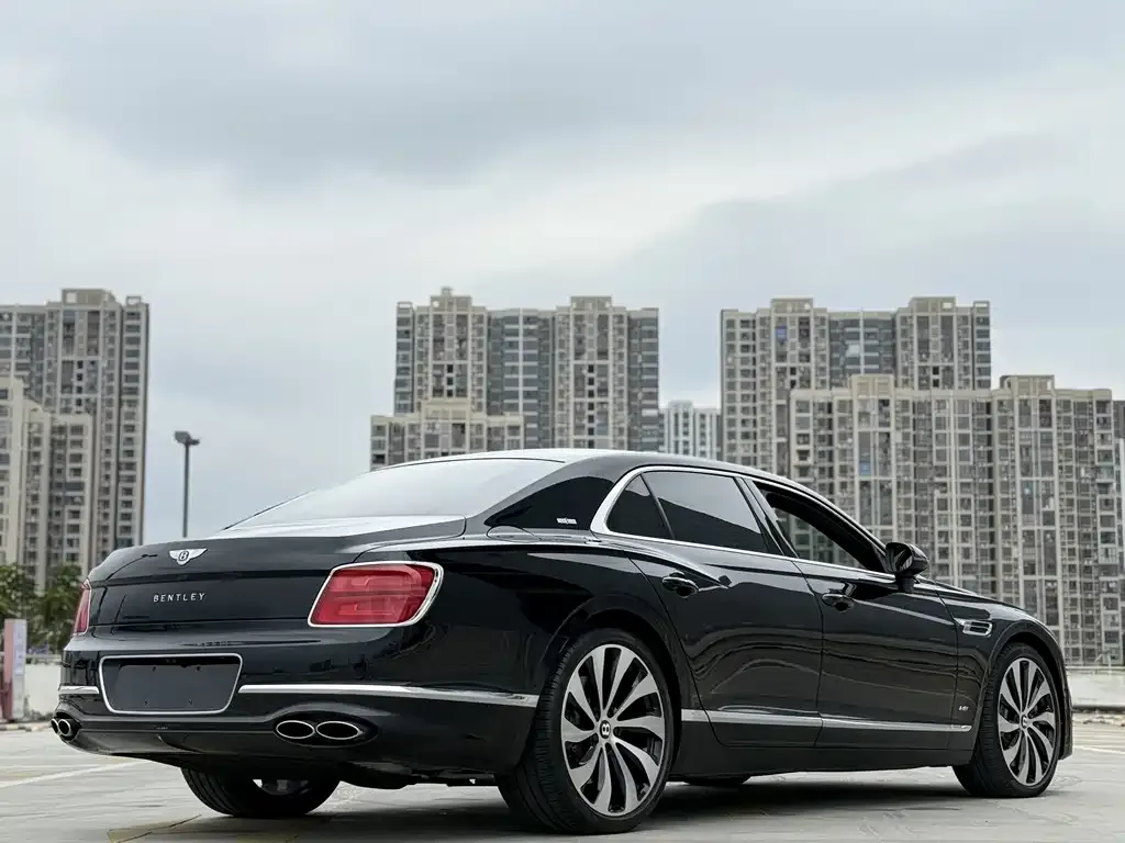 Bentley Flying Spur — фото 8