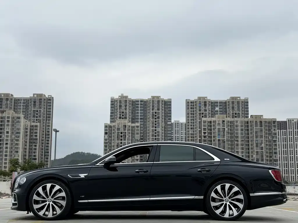 Bentley Flying Spur — фото 3