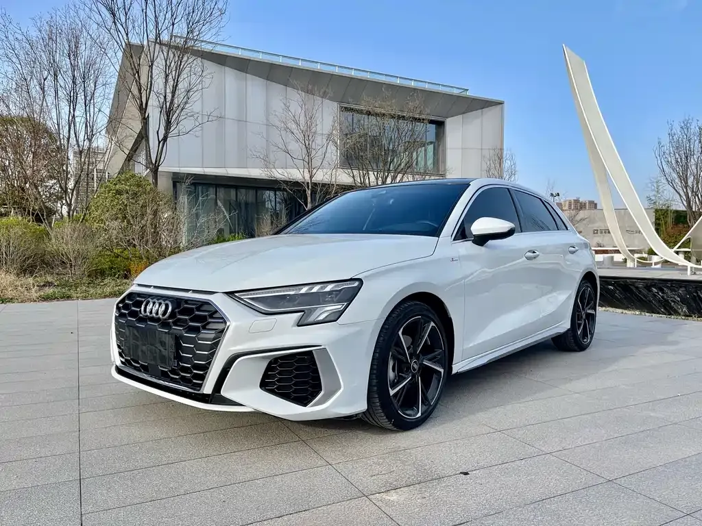 Audi A3 — фото 1