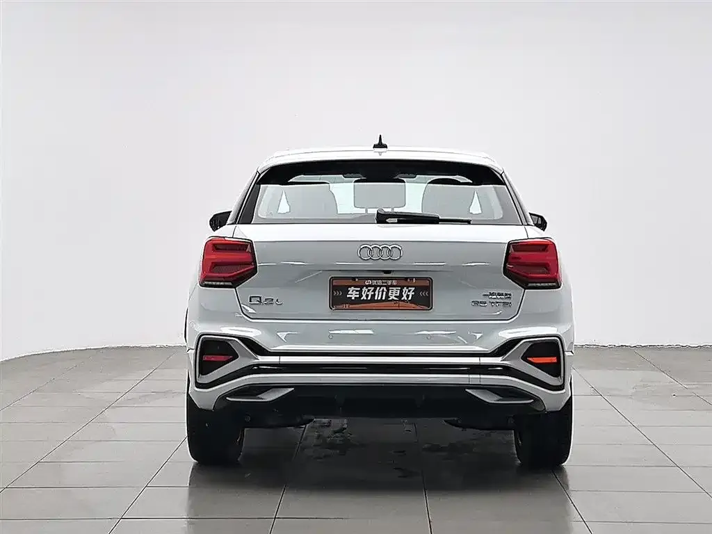 Audi Q2L — фото 10