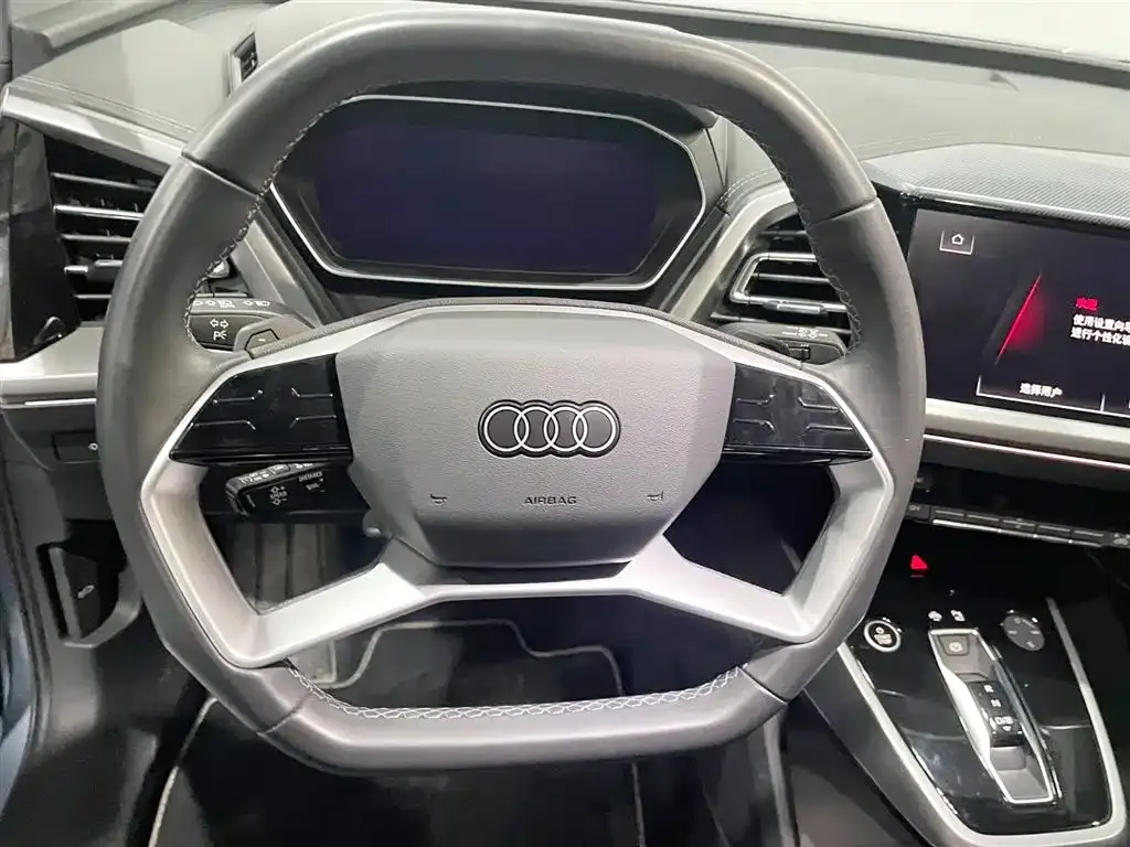 Audi Q4 e-tron — фото 7