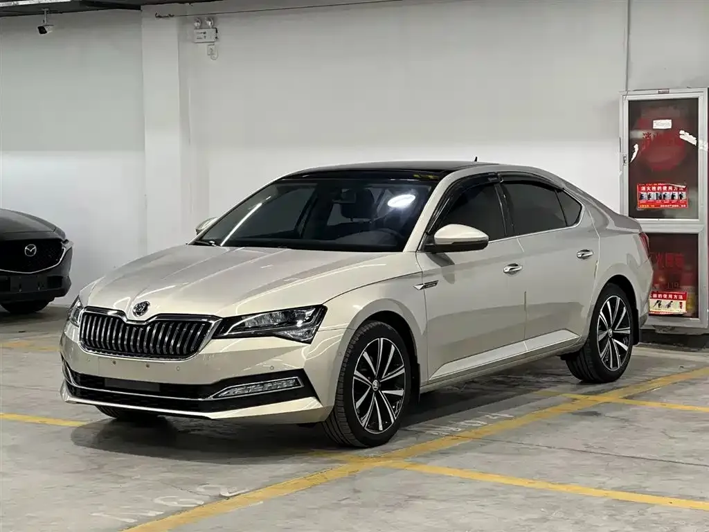Skoda Superb — фото 1