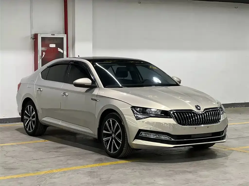 Skoda Superb — фото 4