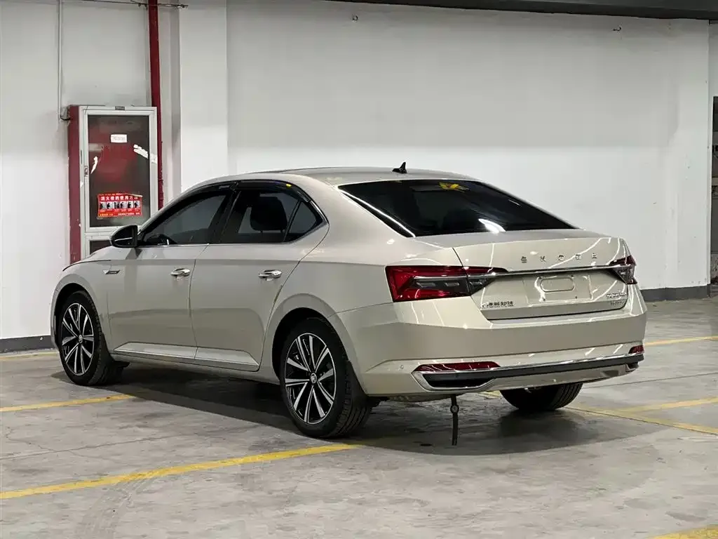 Skoda Superb — фото 2