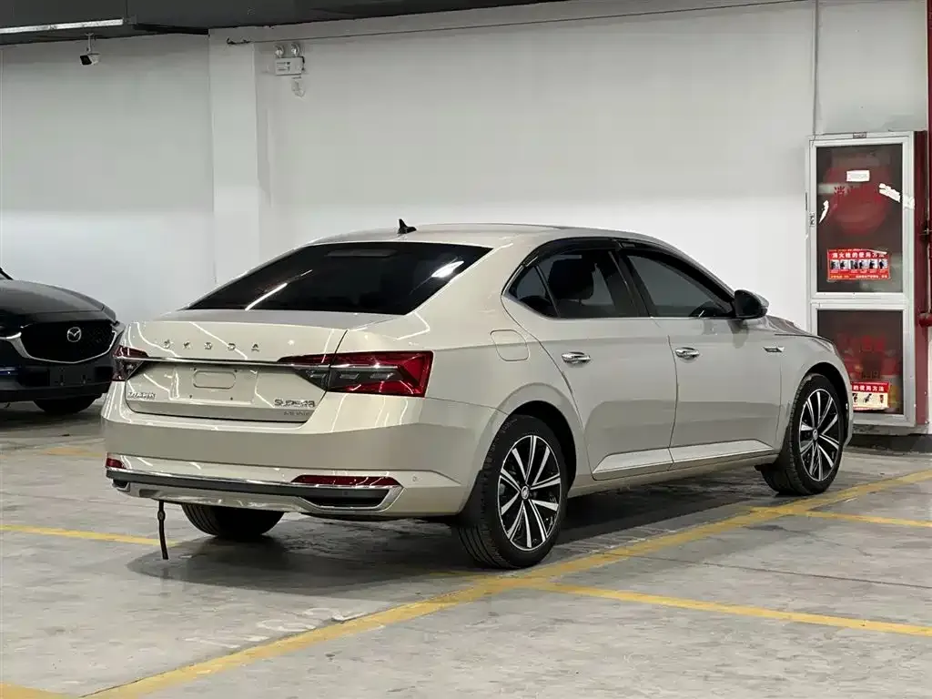 Skoda Superb — фото 3