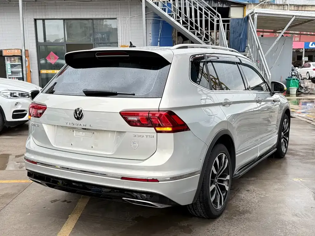 Volkswagen Tiguan L — фото 3