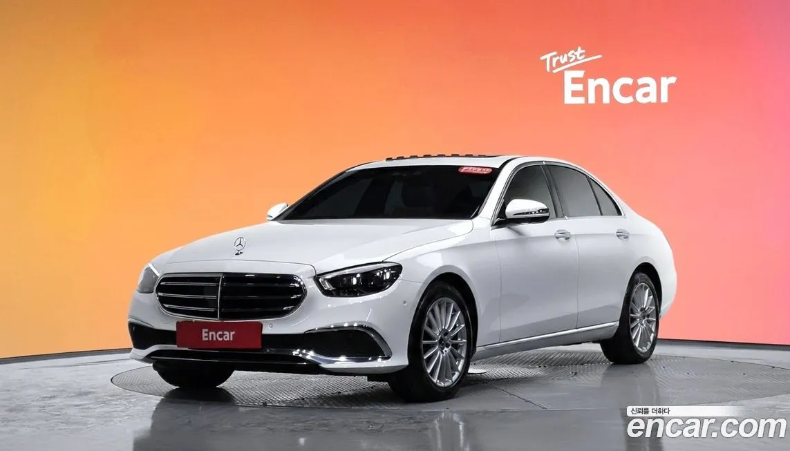 Mercedes-Benz E-Class — фото 1