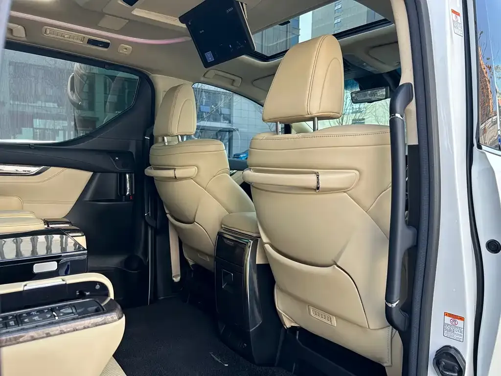 Toyota Alphard — фото 7