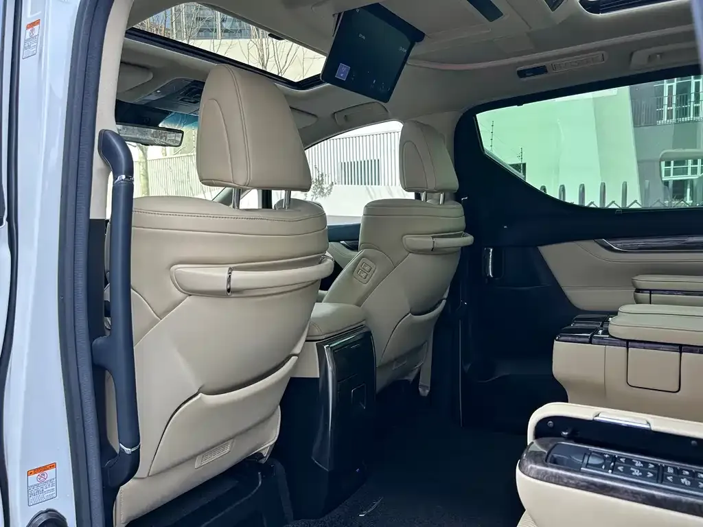 Toyota Alphard — фото 3