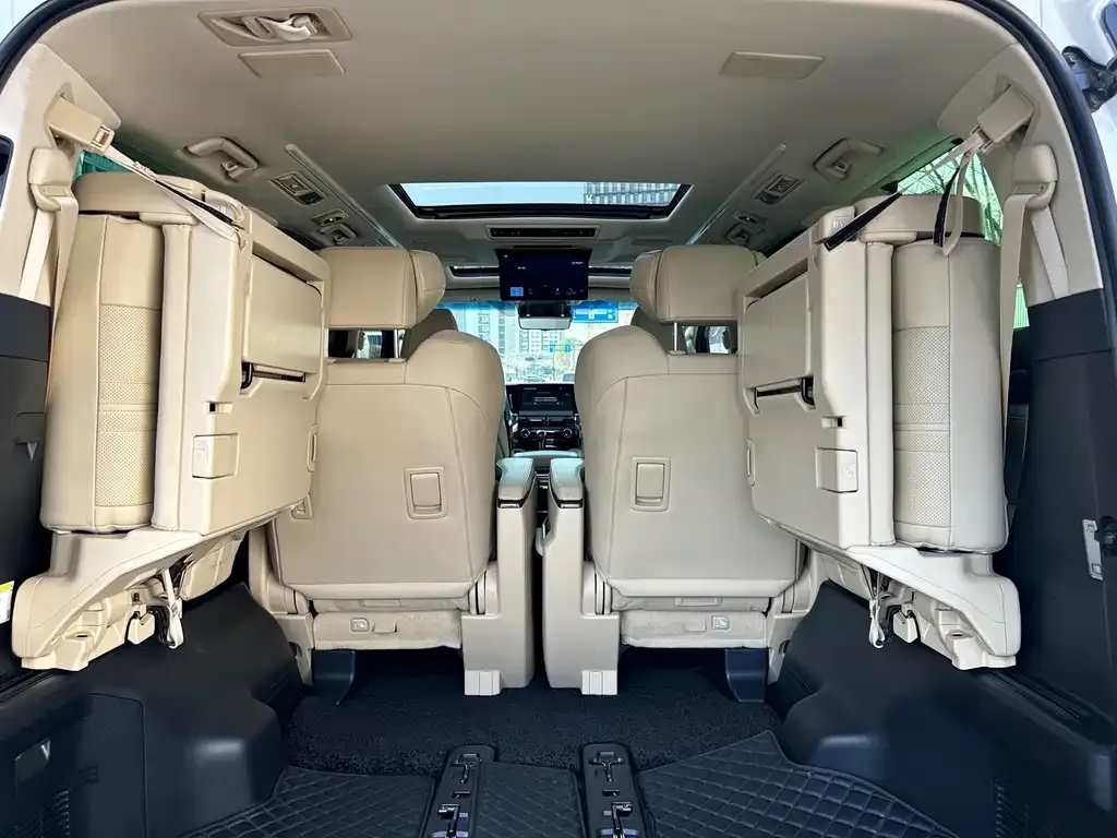 Toyota Alphard — фото 2