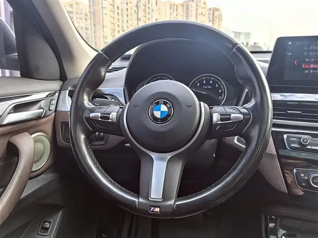 BMW X1 — фото 9