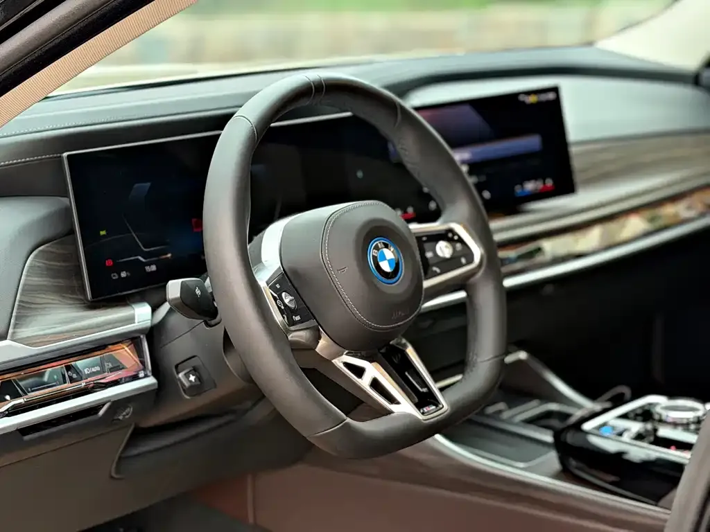 BMW i7 — фото 10