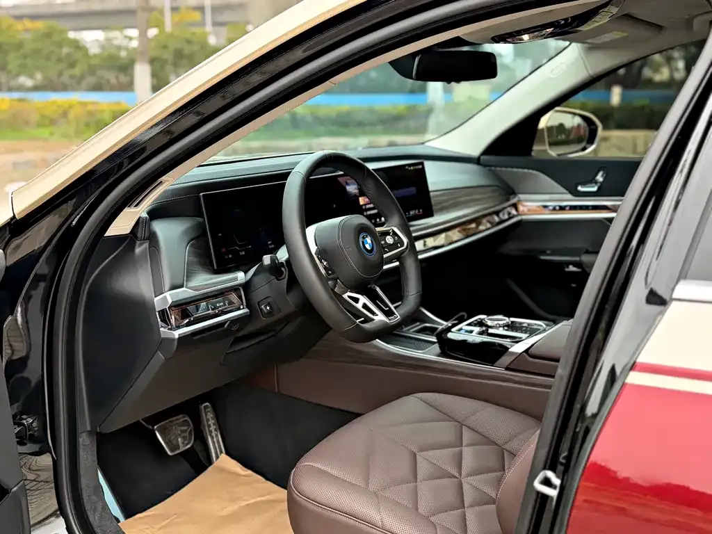 BMW i7 — фото 5