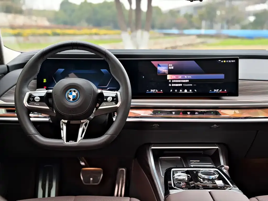 BMW i7 — фото 4