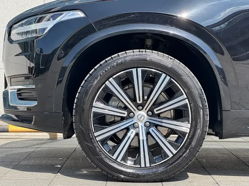 Volvo XC90 — фото 8
