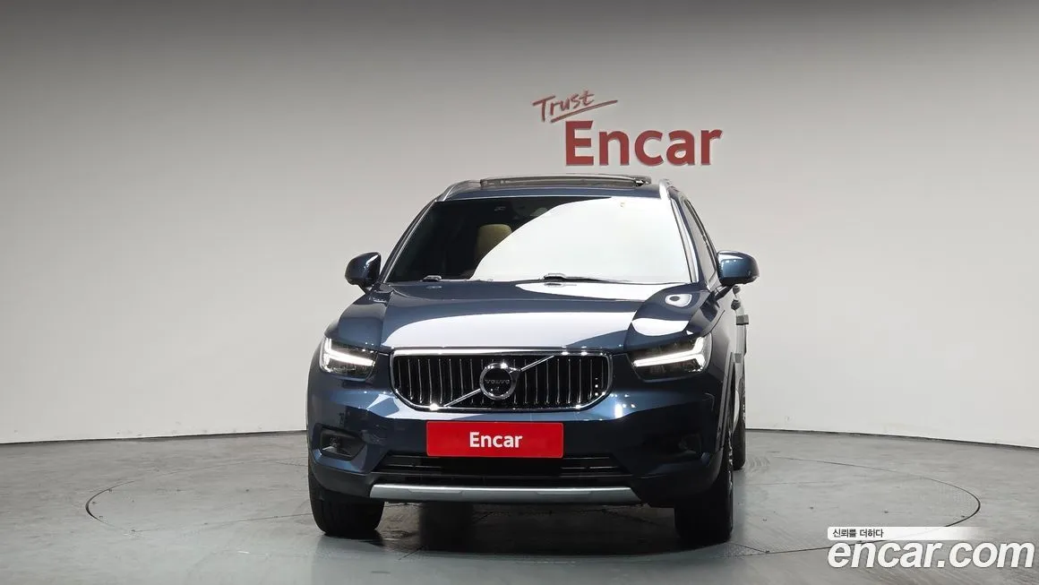 Volvo XC40 — фото 10