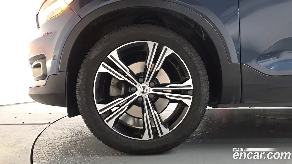 Volvo XC40 — фото 2
