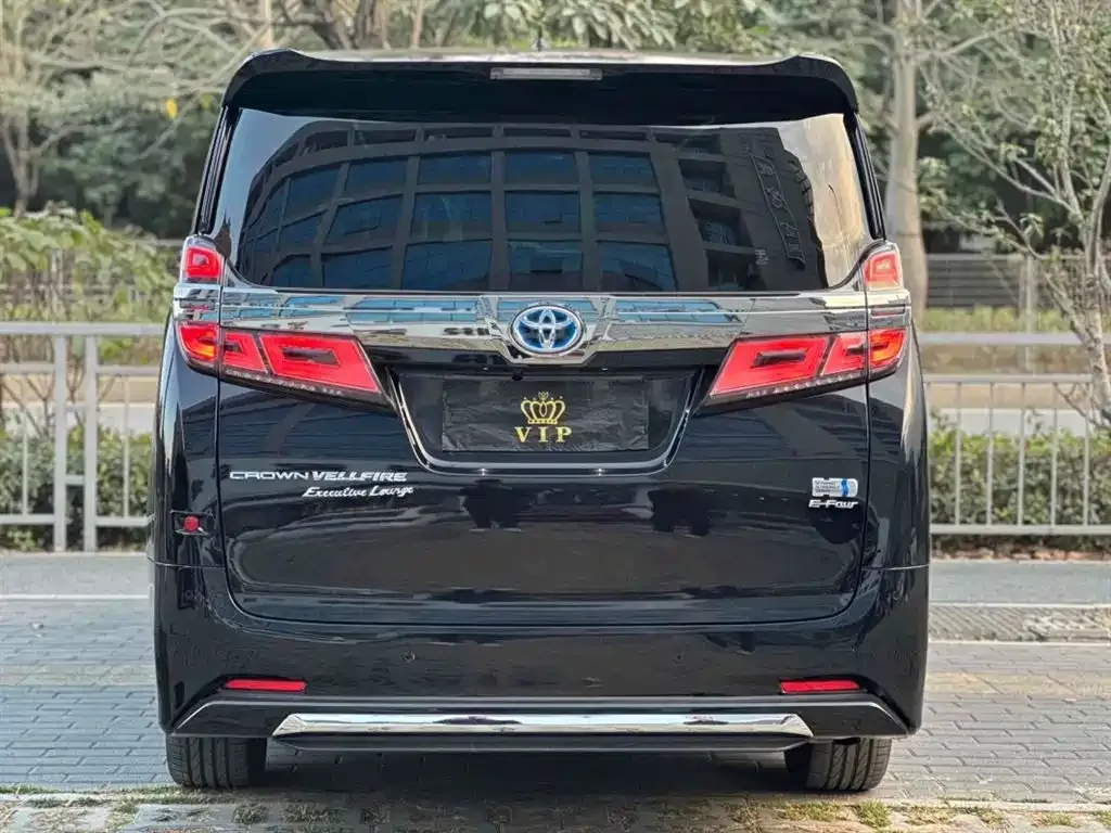Toyota Vellfire — фото 2