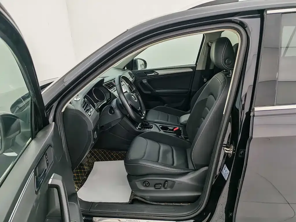 Volkswagen Tiguan L — фото 7