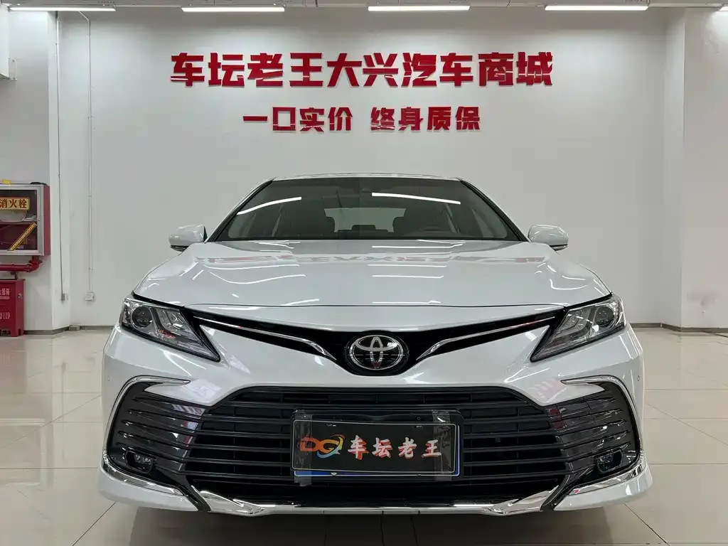 Toyota Camry — фото 10