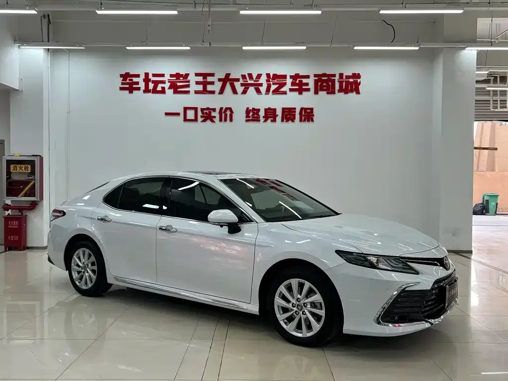 Toyota Camry — фото 8