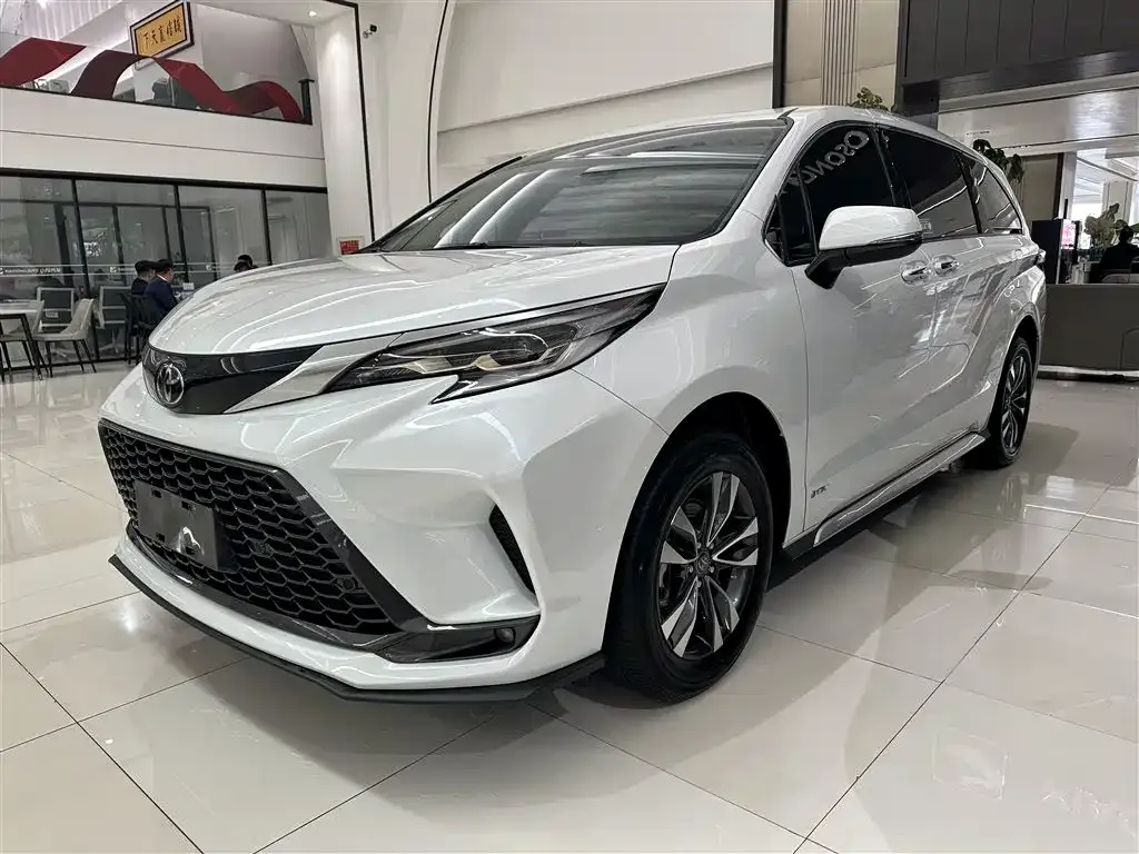 Toyota Granvia — фото 1