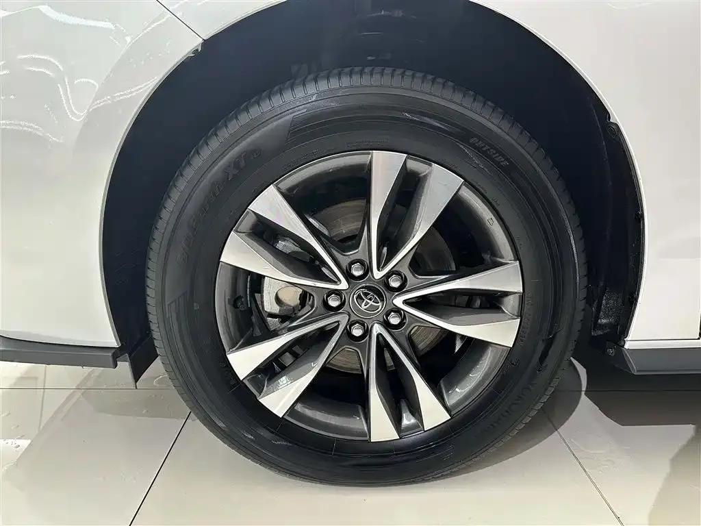 Toyota Granvia — фото 4