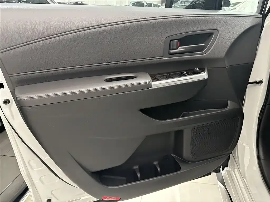 Toyota Granvia — фото 7