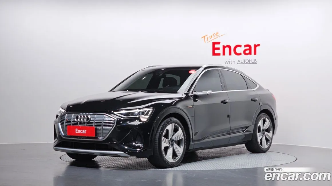 Audi e-tron — фото 1