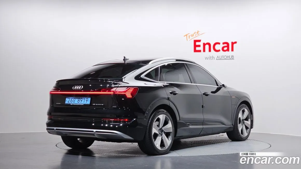 Audi e-tron — фото 7