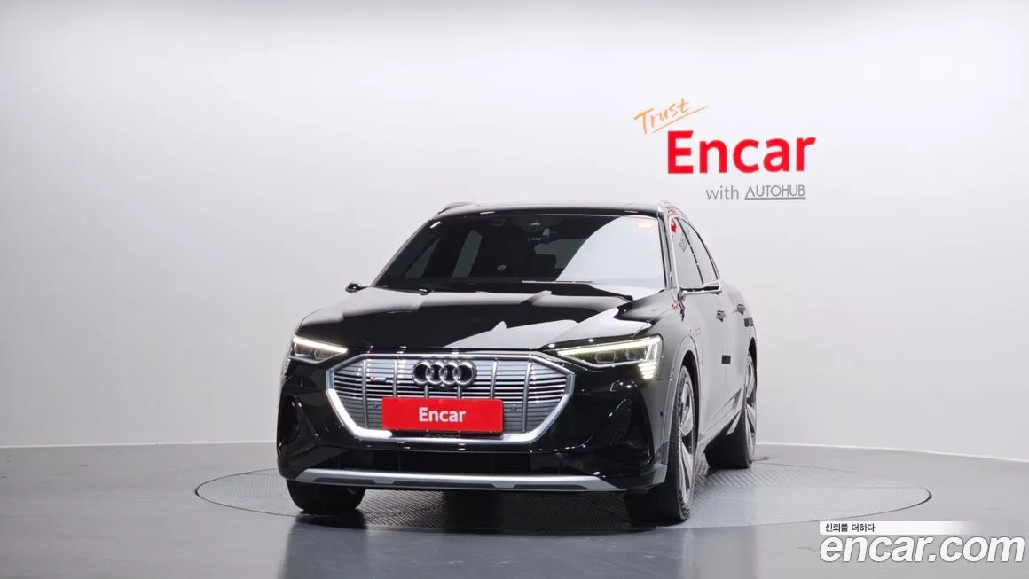 Audi e-tron — фото 3