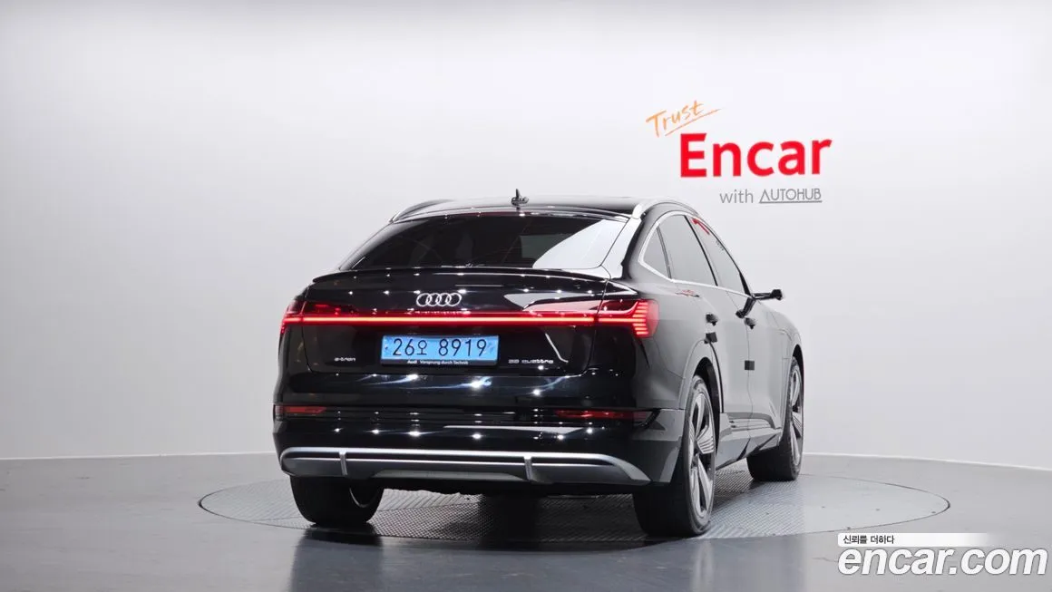 Audi e-tron — фото 2