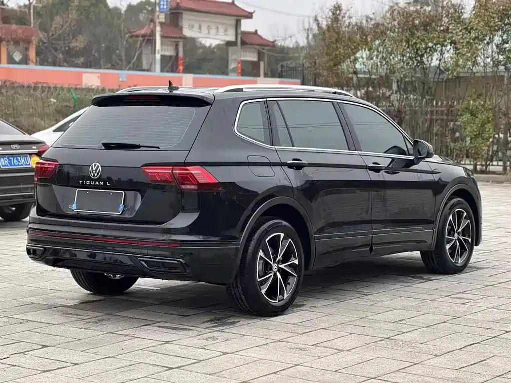 Volkswagen Tiguan L — фото 8