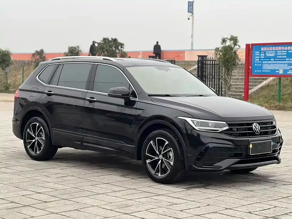 Volkswagen Tiguan L — фото 4