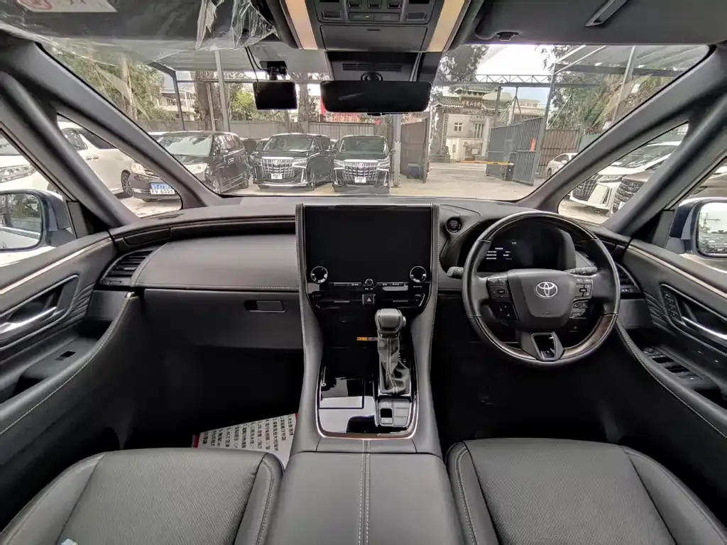 Toyota Alphard — фото 9