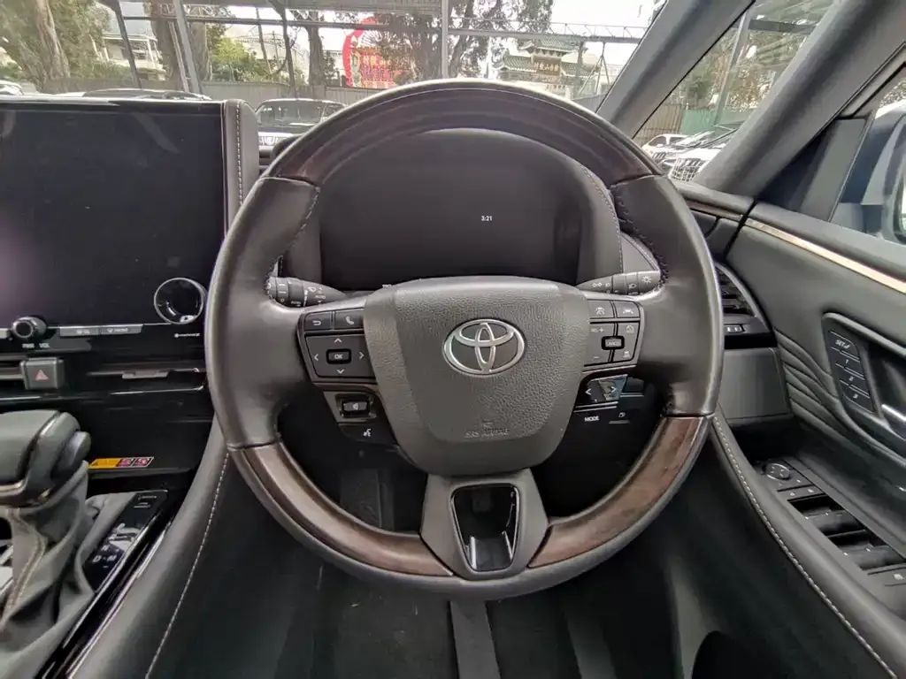 Toyota Alphard — фото 6