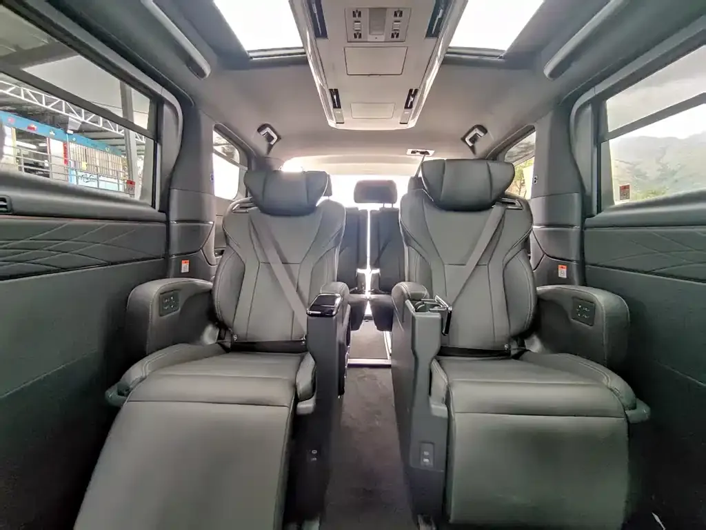 Toyota Alphard — фото 5