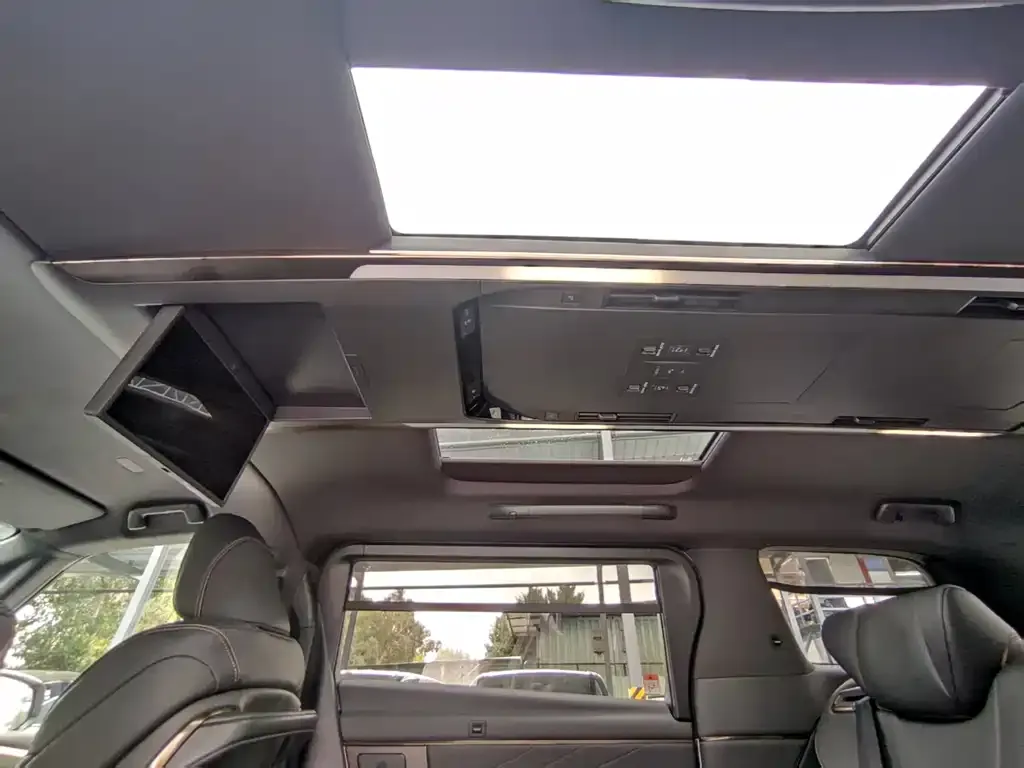 Toyota Alphard — фото 2