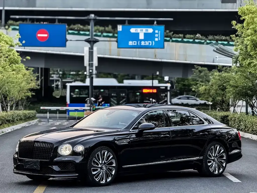 Bentley Flying Spur — фото 2