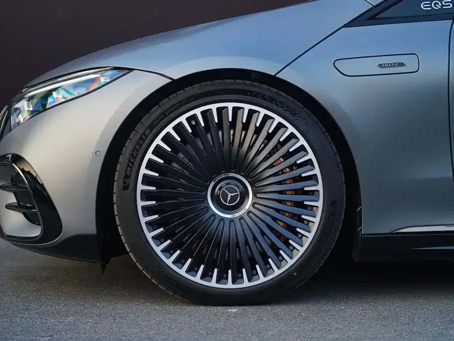 Mercedes-Benz EQS AMG — фото 9