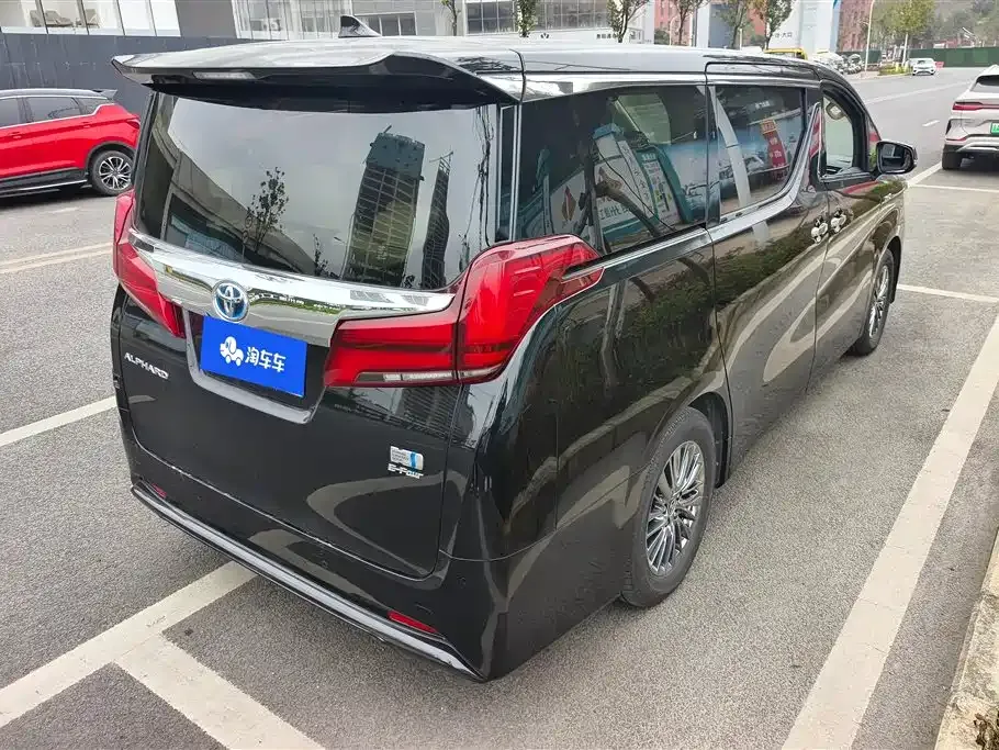 Toyota Alphard — фото 8