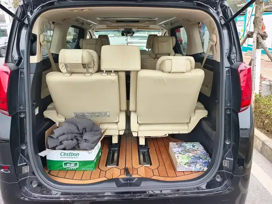 Toyota Alphard — фото 10
