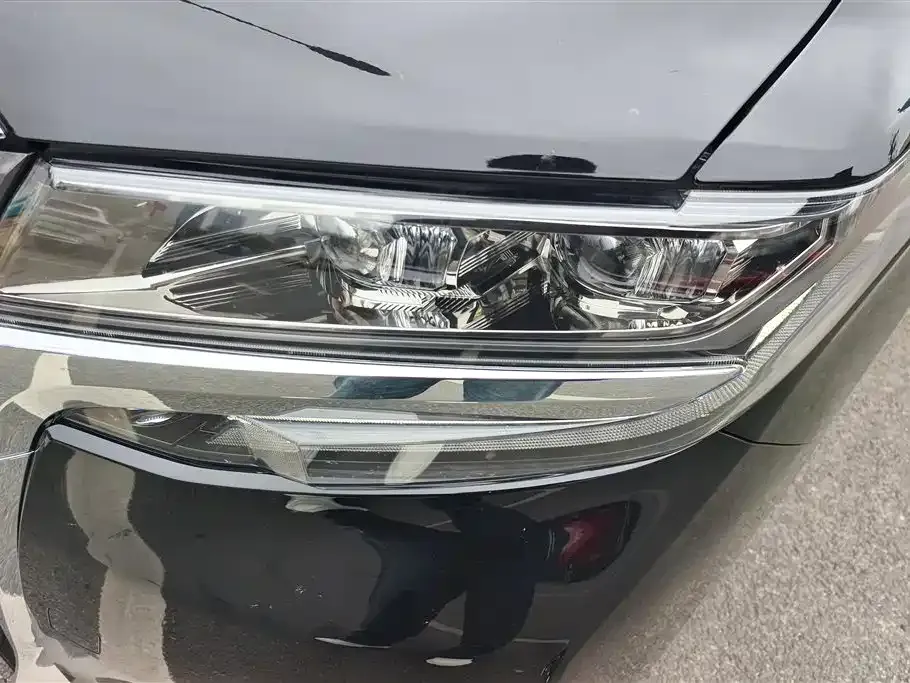 Toyota Alphard — фото 2