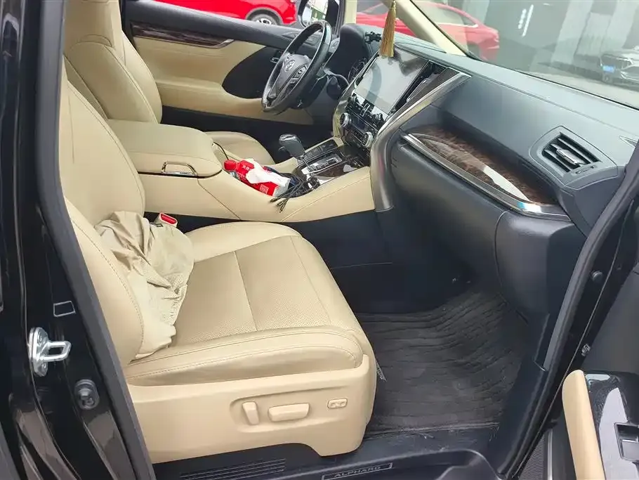 Toyota Alphard — фото 4